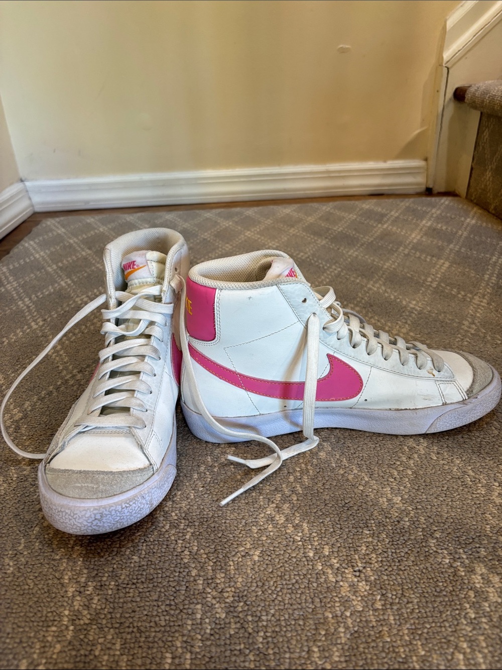 Nike Blazers with pink swoosh size 7Y
